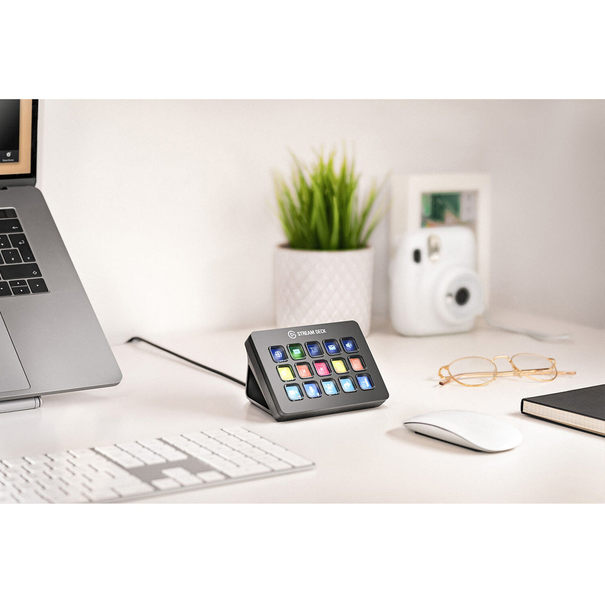 Elgato Stream Deck MK.2 Live Production Streaming Controller interface, 15 Programmable LCD Keys, Black