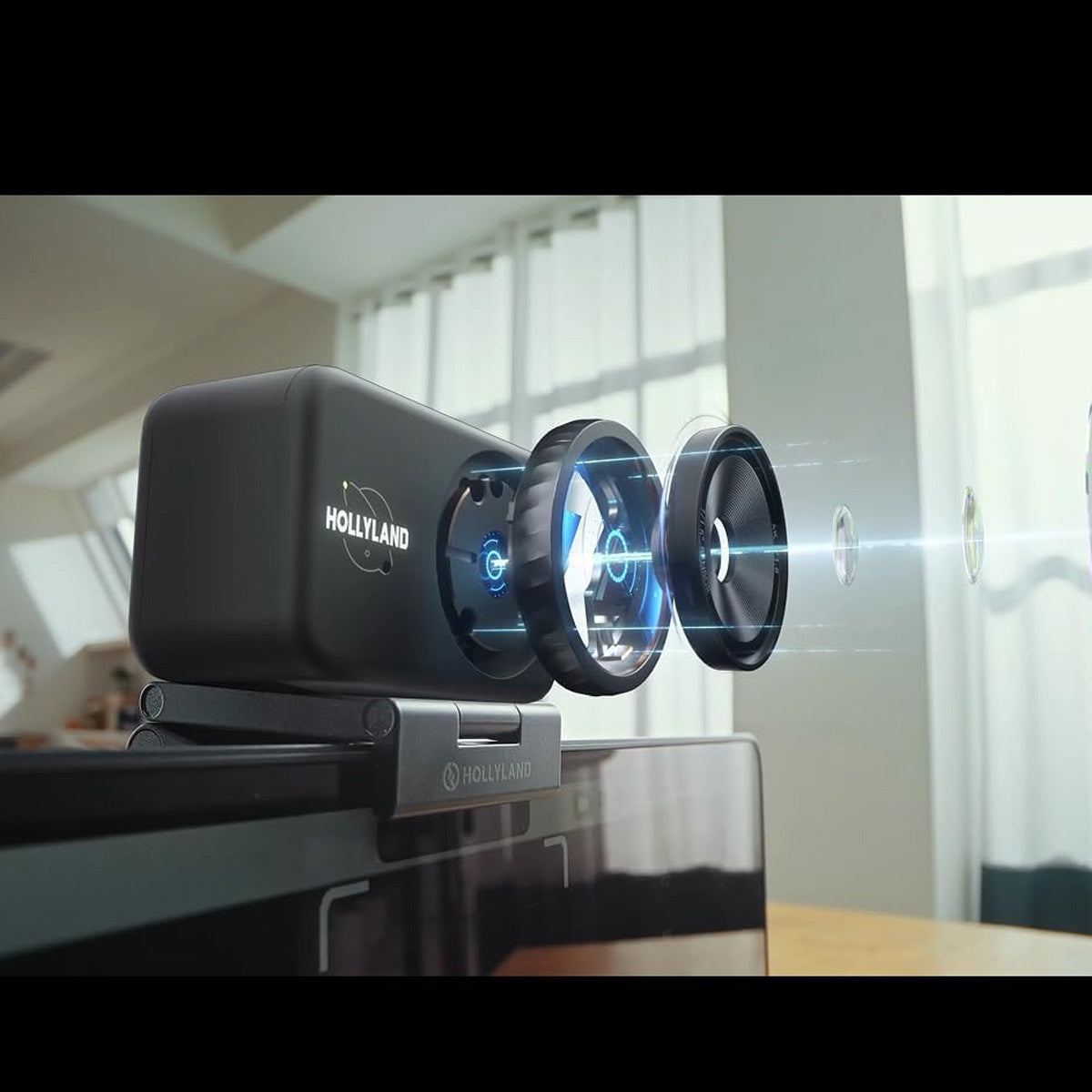 Hollyland Lyra UHD 4K Webcam Streaming Bundle with LARK A1 Wireless Microphone (Black)