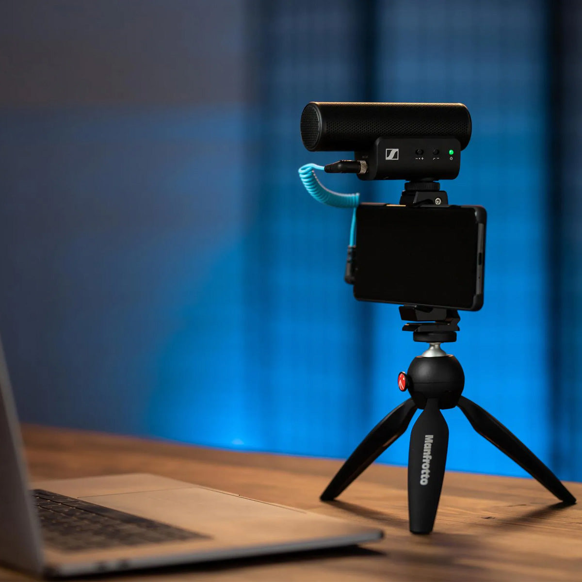 Sennheiser MKE 400 Mobile Kit, Incl. MKE 400 Mic, Manfrotto PIXI Mini Tripod & Smartphone Clamp