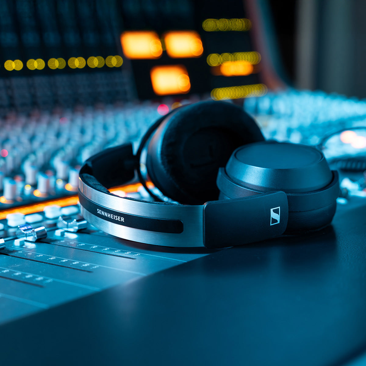 Sennheiser HD 480 PLUS Professional Closed-back Studio Headphones