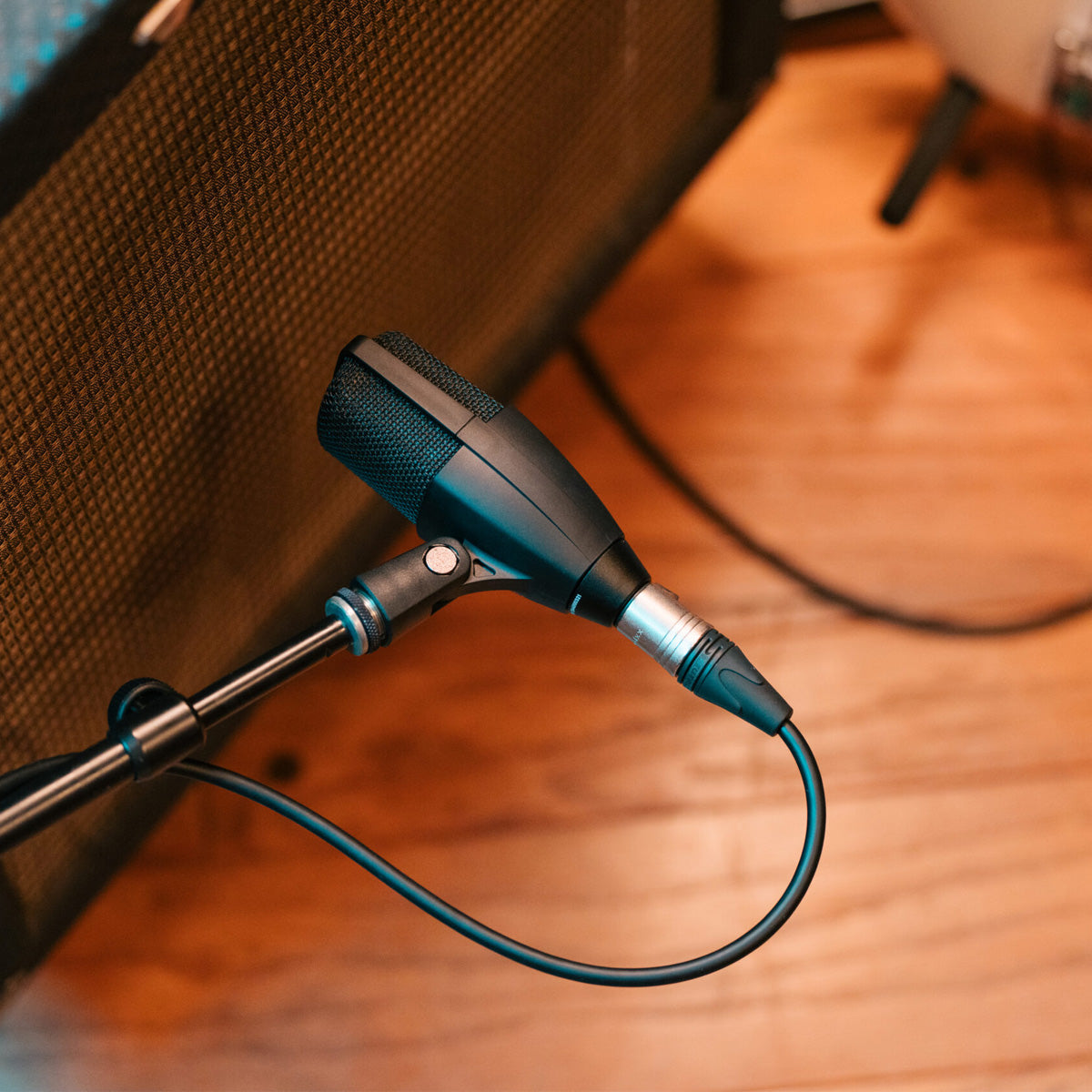 Sennheiser MD 421 KOMPAKT Multipurpose Cardioid Dynamic Microphone with Protective Pouch