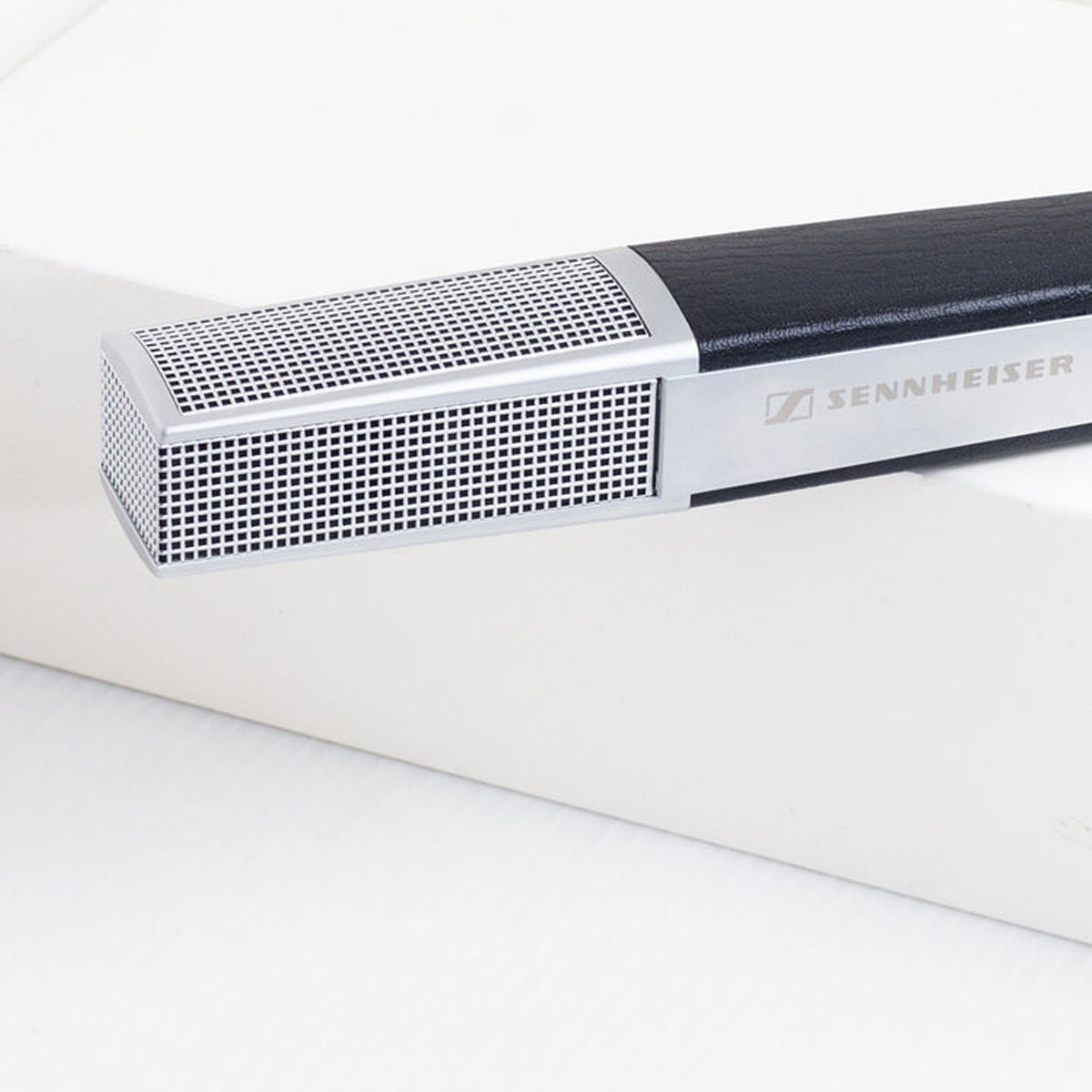 Sennheiser MD 441-U Dynamic Super Cardioid Microphone with MZQ441 Flexible Microphone Stand Adapter