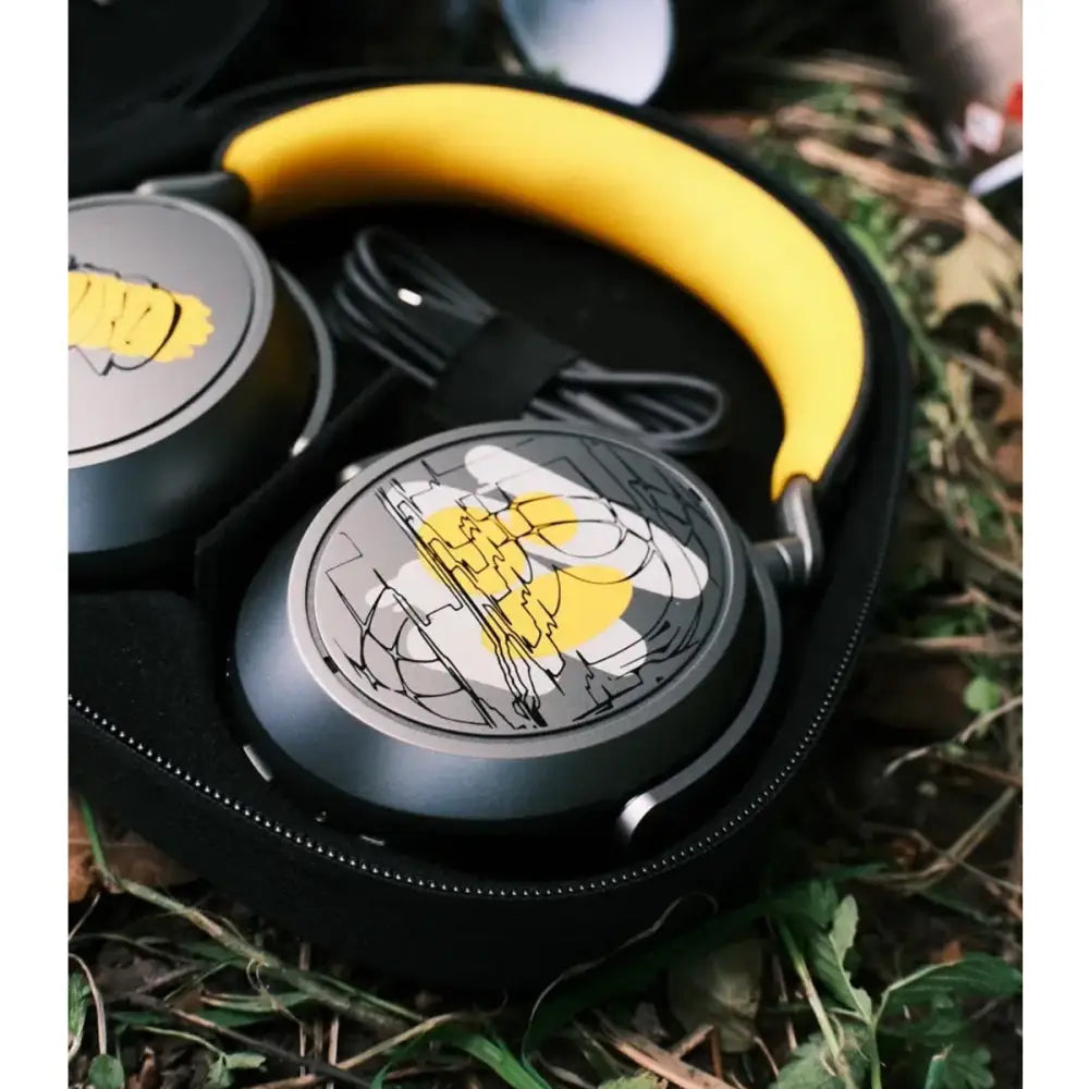 Sennheiser MOMENTUM 4 80th Anniversary Edition Noise-Cancelling Wireless Over-Ear Headphones Wireless/Bluetooth